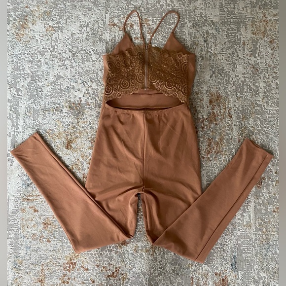 Revamped Jumpsuit with lace back - Picture 12 of 16